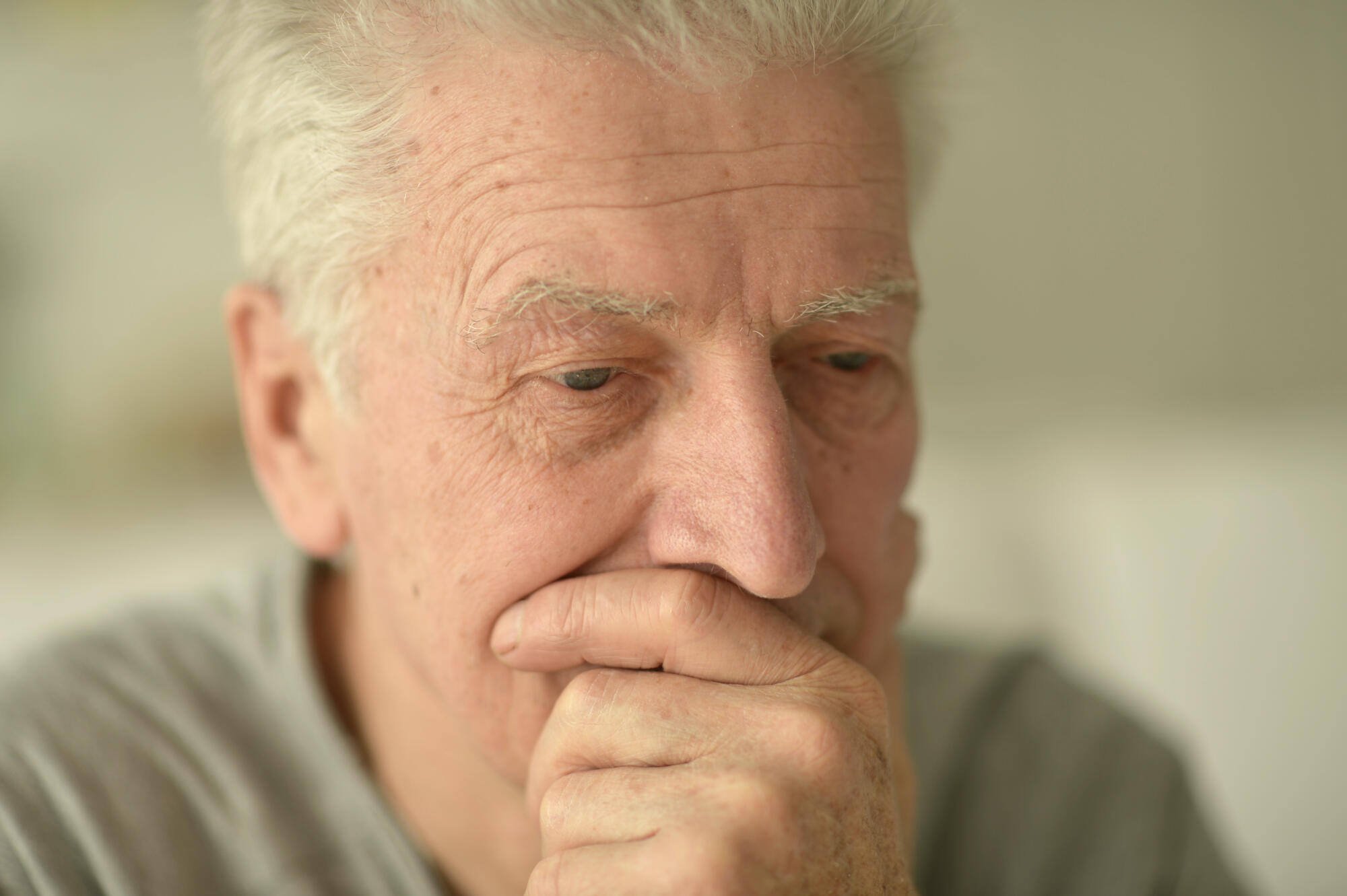 Navigating Emotional Support for Assisted Living Newcomers